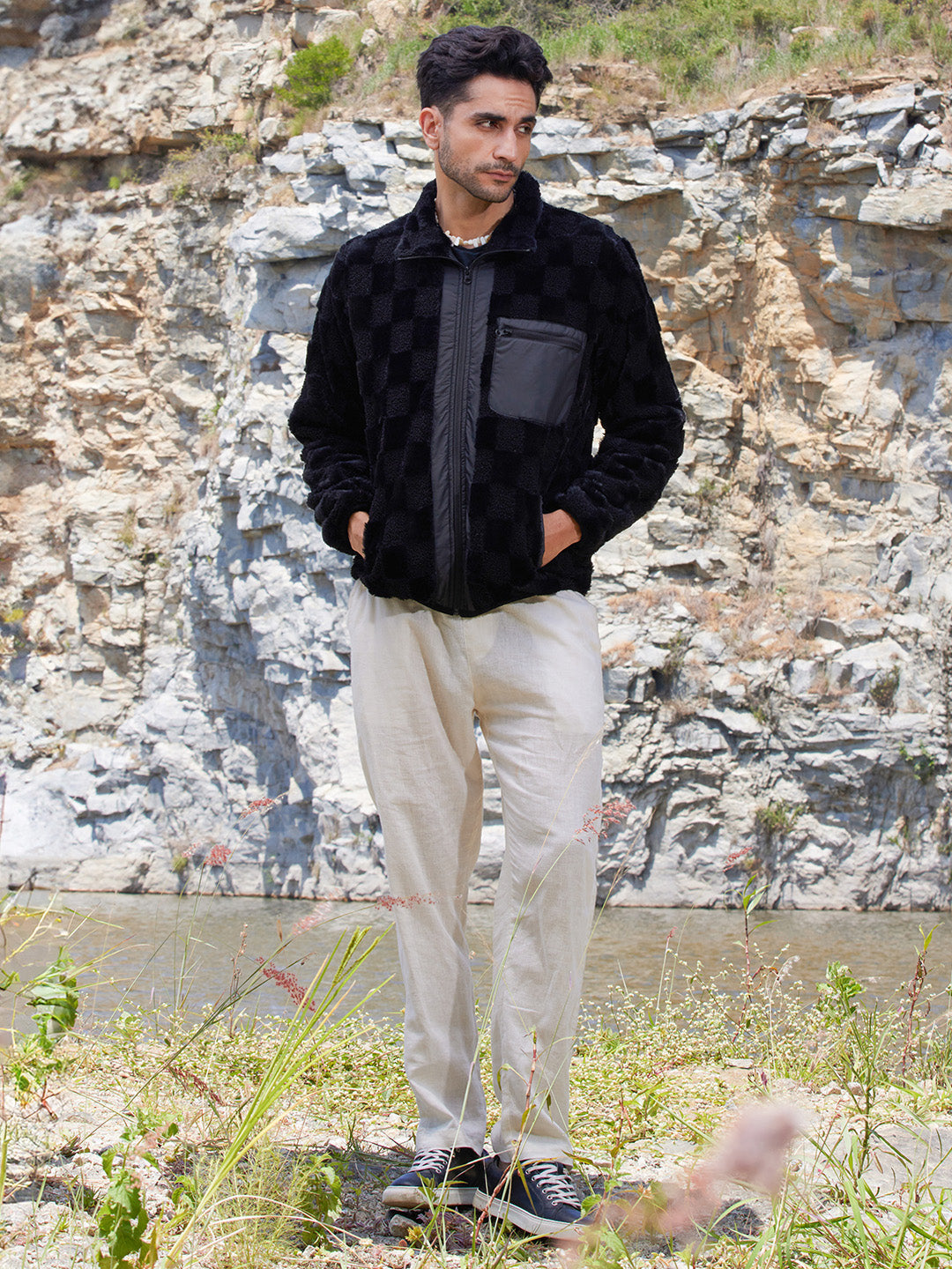 ₹1,999 | Campus Sutra men's Carbon Black Fleece Buffalo Check