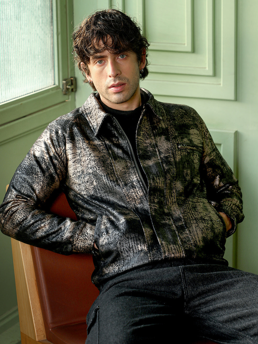 ₹2,499 | Campus Sutra Men's Obsidian Black Reptilia-Jacquard