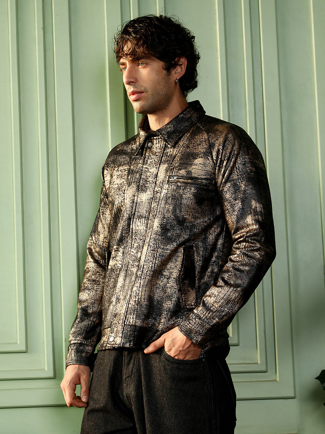 ₹2,499 | Campus Sutra Men's Obsidian Black Reptilia-Jacquard
