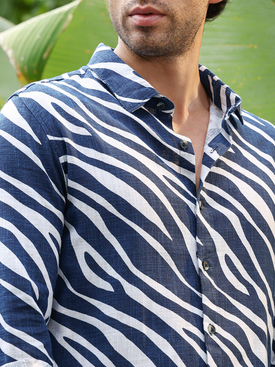 Contrast-Zebra Imprint Shirt