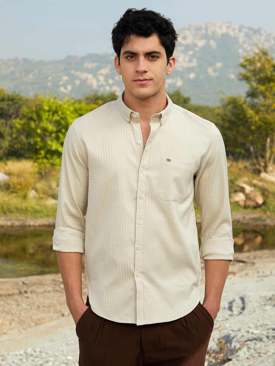 ₹899 | Campus Sutra men's Saltbox Beige Houndstooth-Tactile Shirt