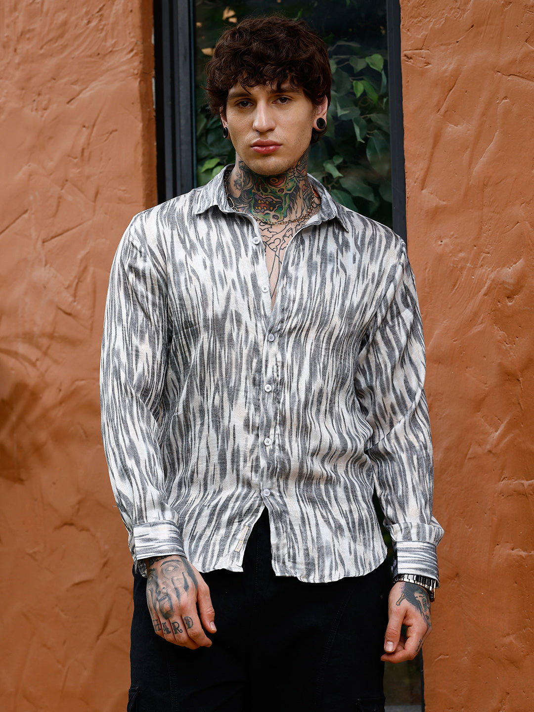 Contrast-Brush Imprint Shirt