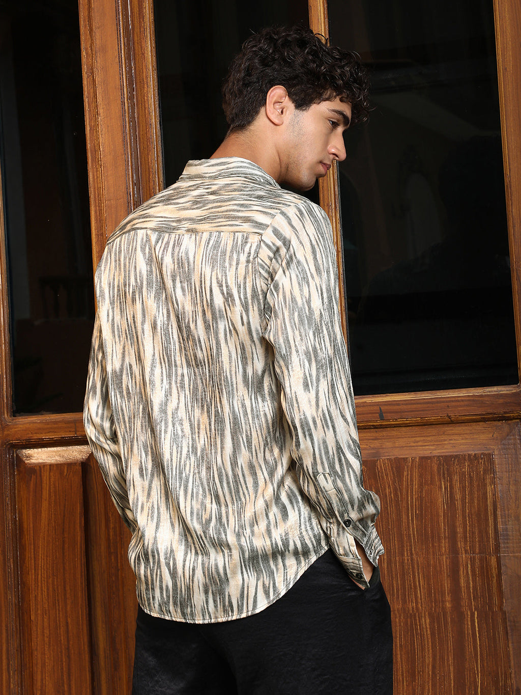 Contrast-Abstract Imprint Shirt