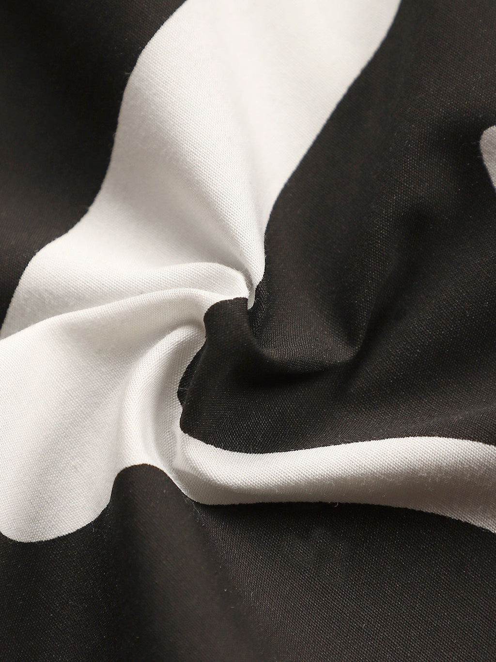 Contrast-Graffiti Imprint Shirt