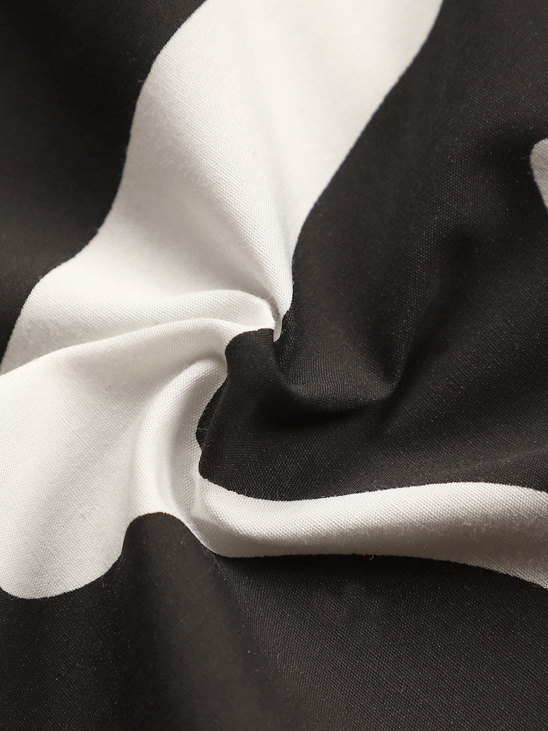 Contrast-Graffiti Imprint Shirt