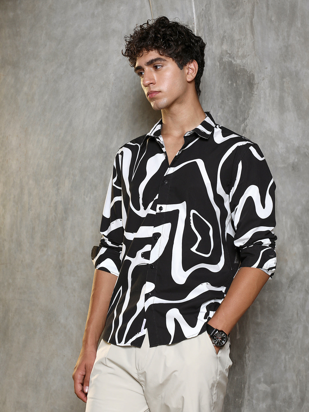 Contrast-Graffiti Imprint Shirt