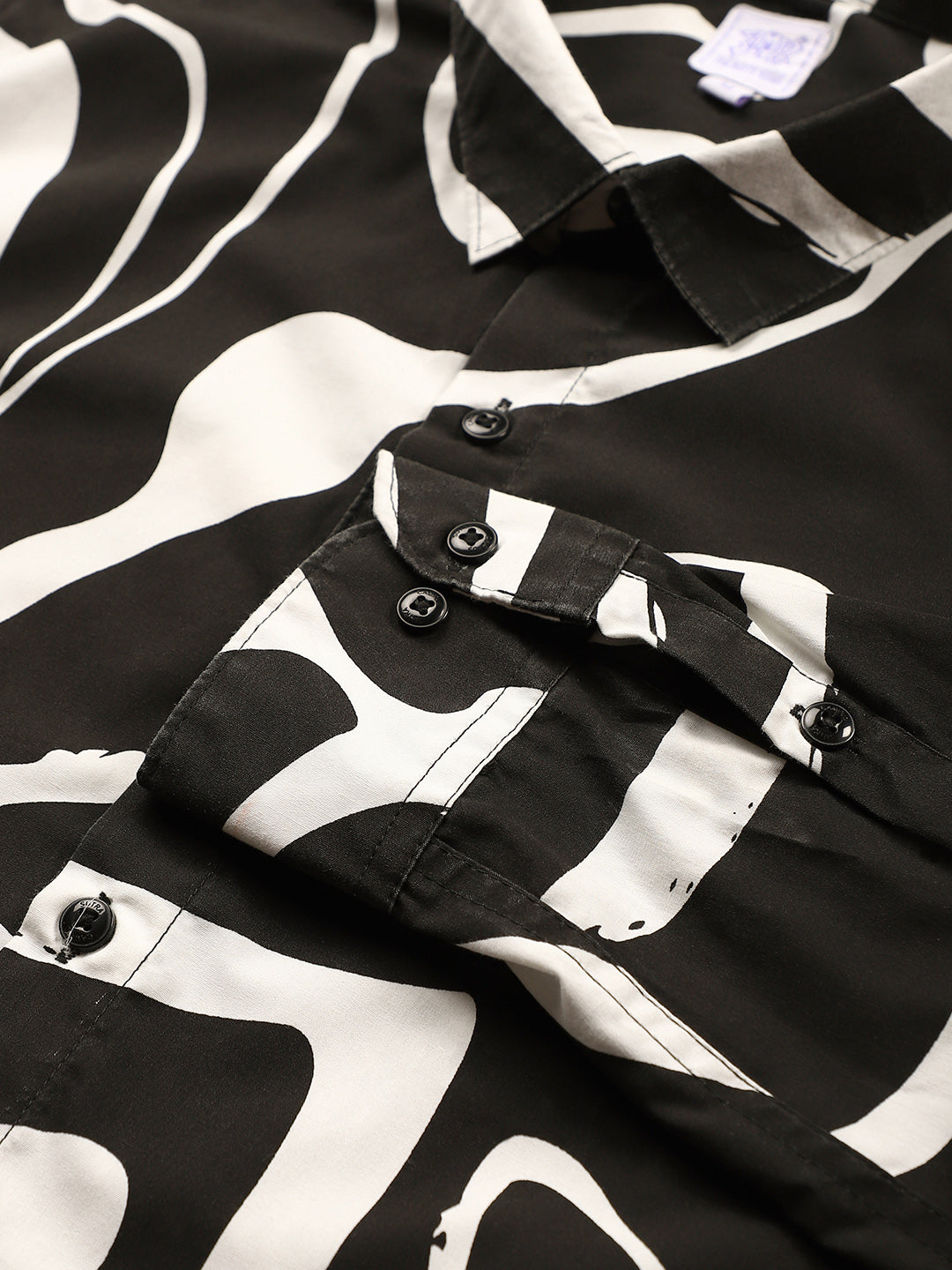 Contrast-Graffiti Imprint Shirt