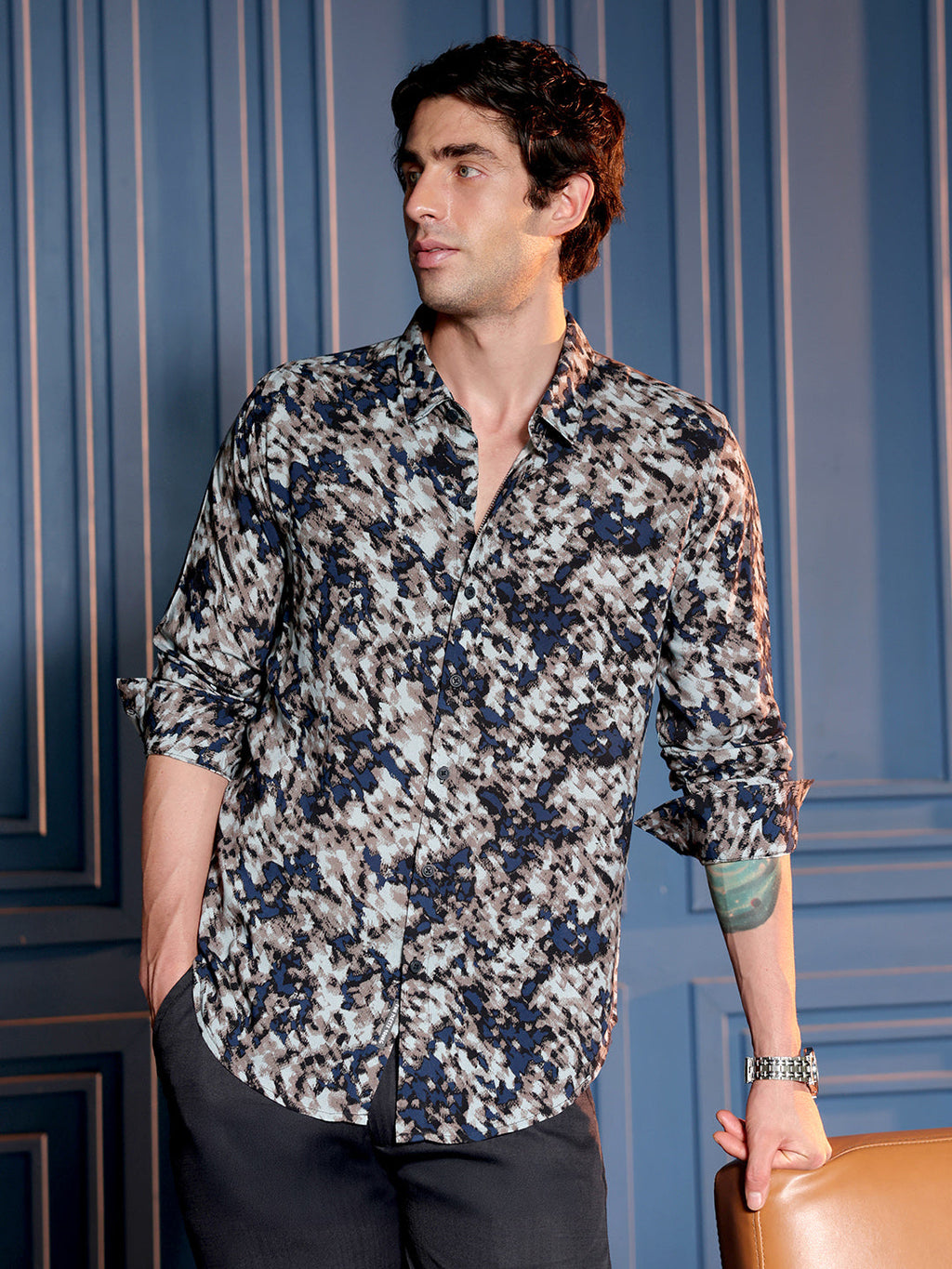 Contrast-Gaze Imprint Shirt