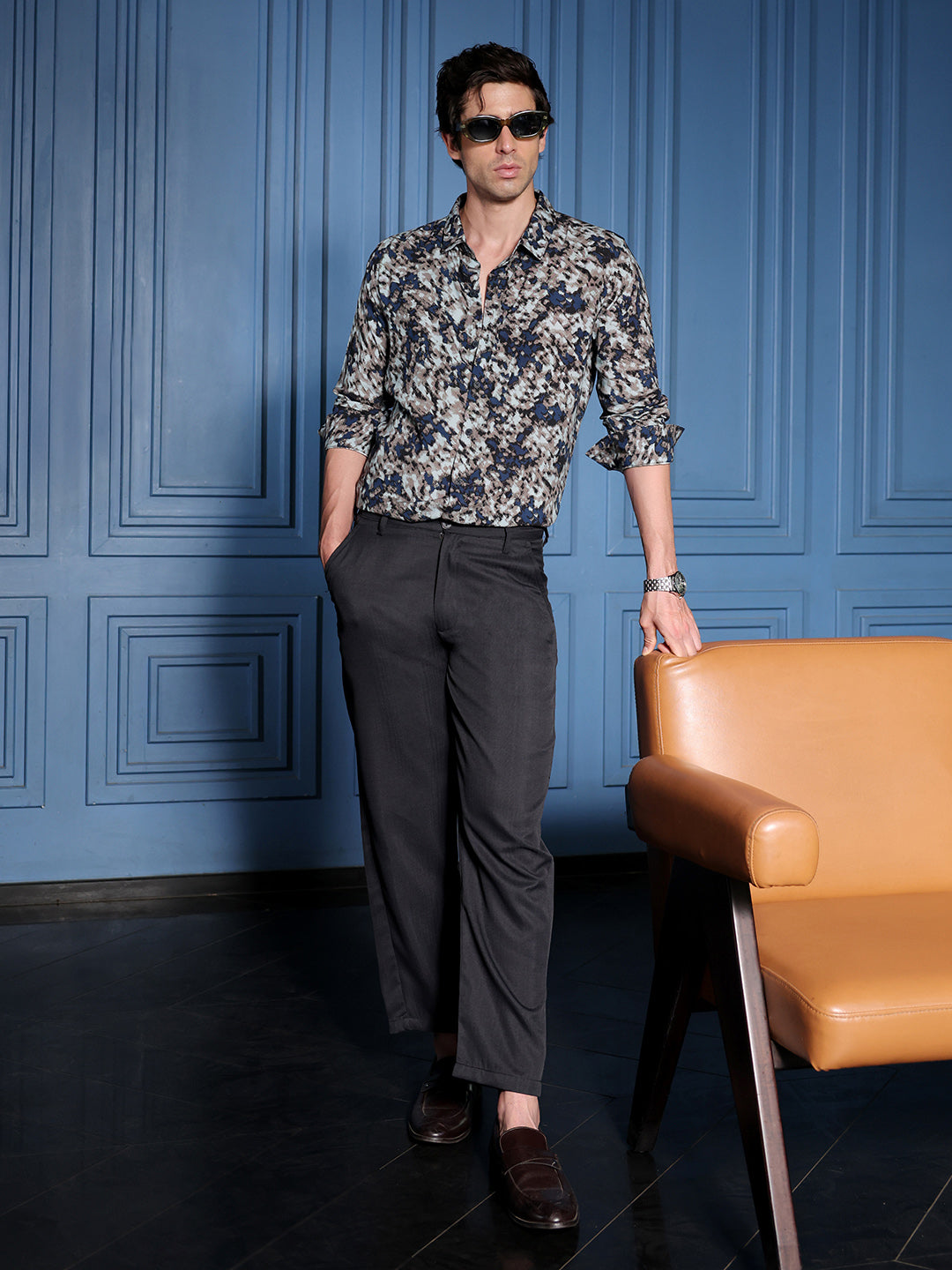 Contrast-Gaze Imprint Shirt