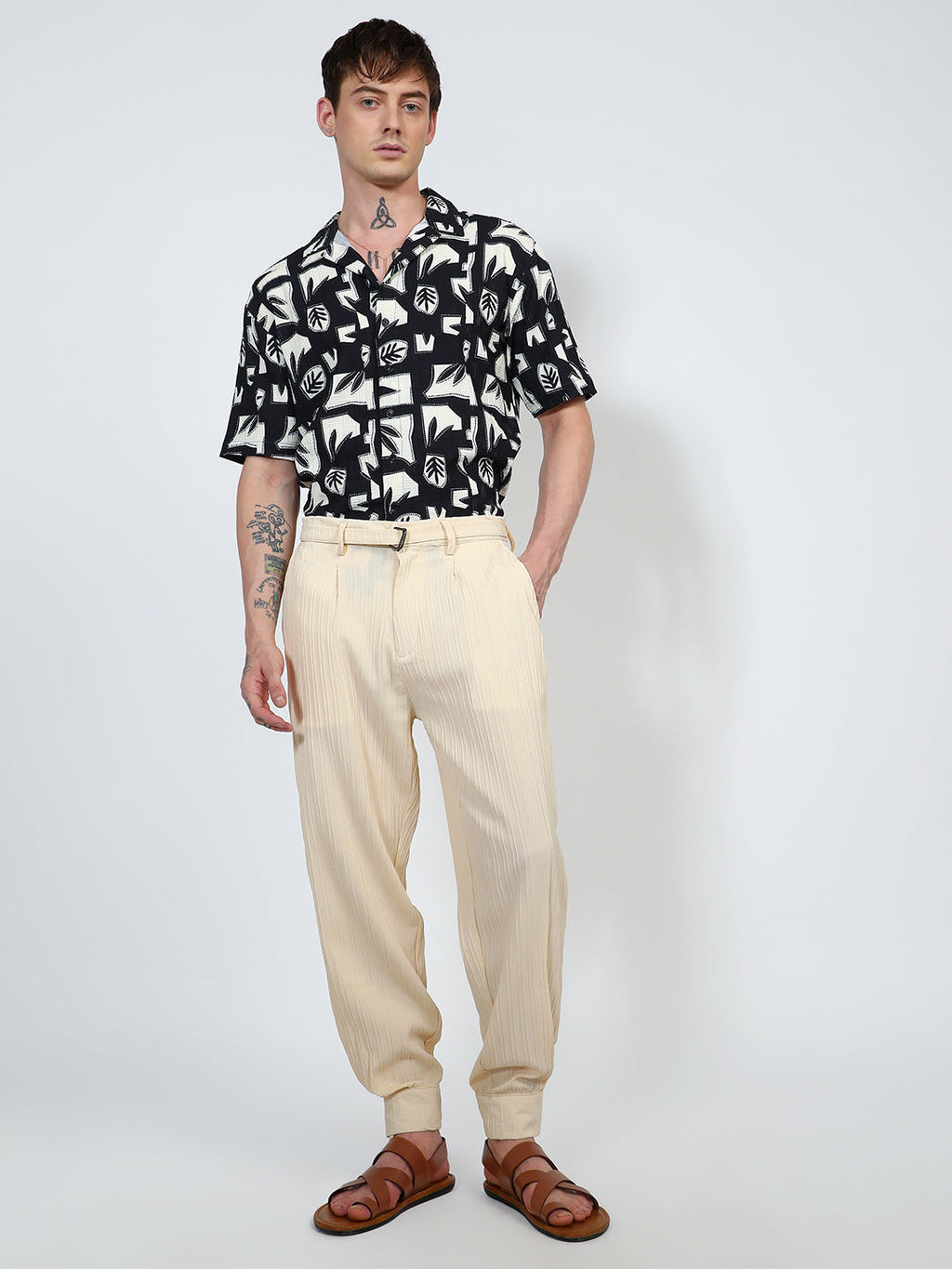 Lightweight - Textured Cuff-Hem Trousers