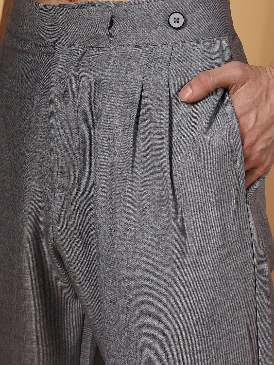 Lightweight - Pleated Relaxed Trousers