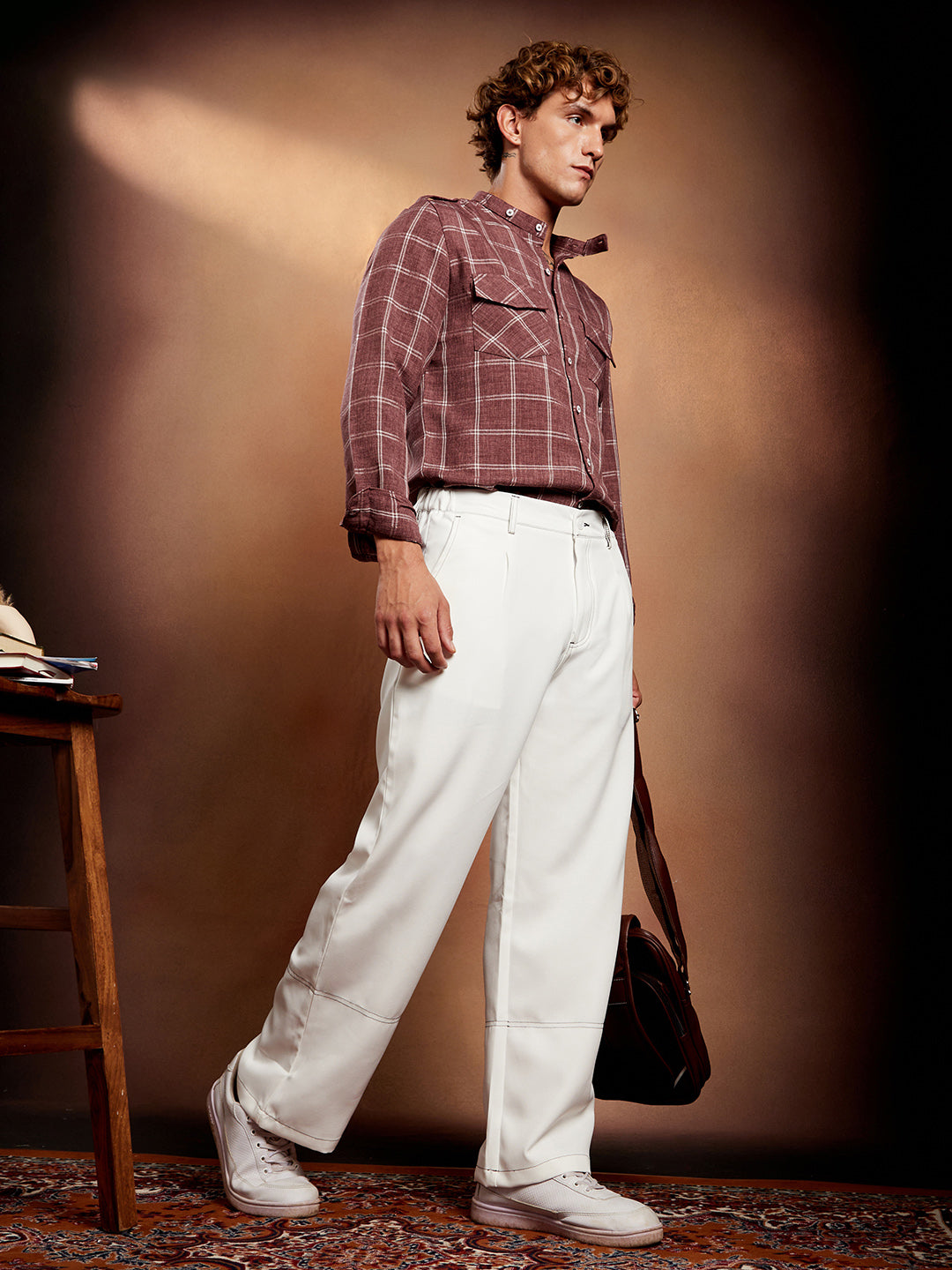 Lightweight - Contrast-Stitch Straight Trousers