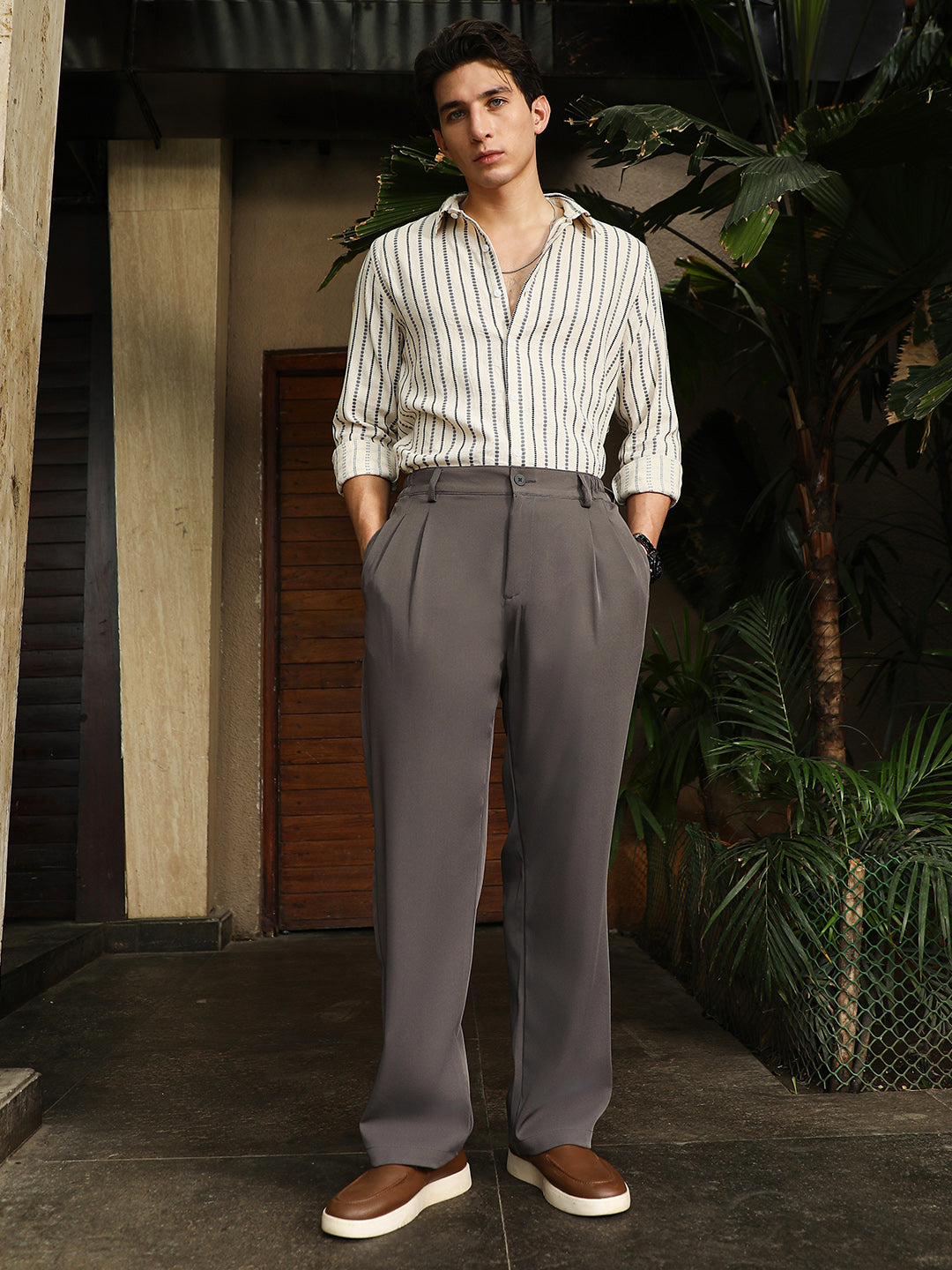 Lightweight - Pleated Straight-Fit Tailoured Trousers