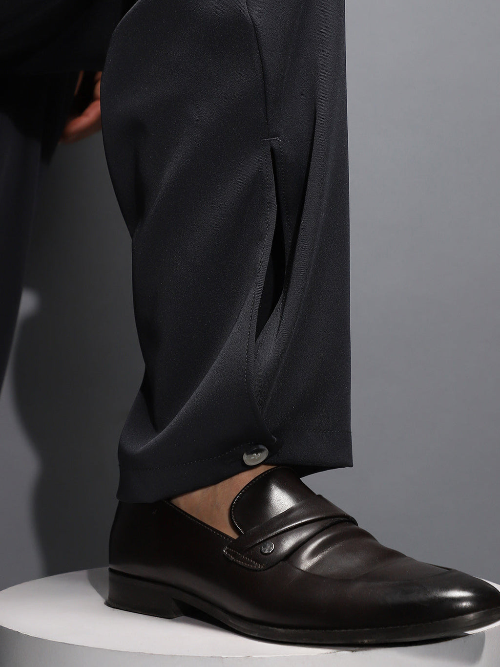 Lightweight - Pleated Cuffed Trousers