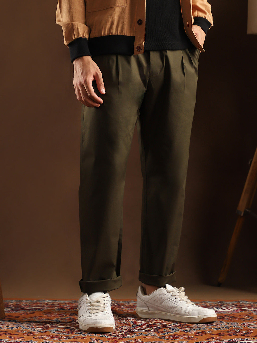 Lightweight - Solid-Pleated Chino Trousers