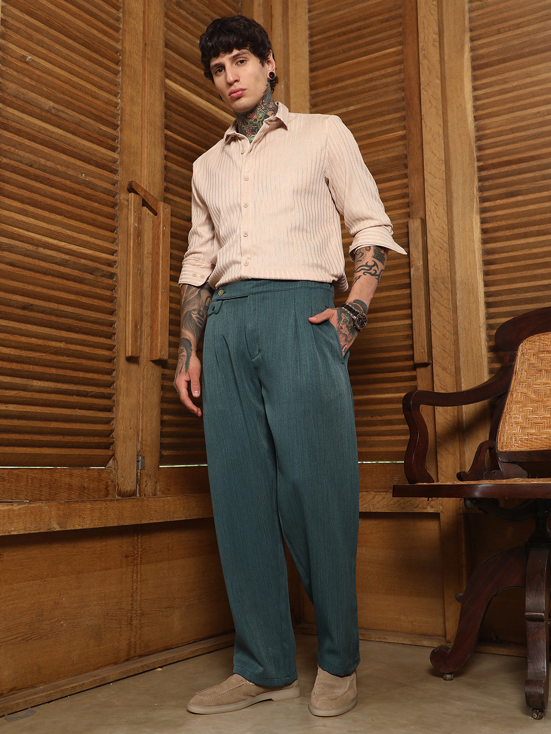 Pleated Extended-Button Trousers