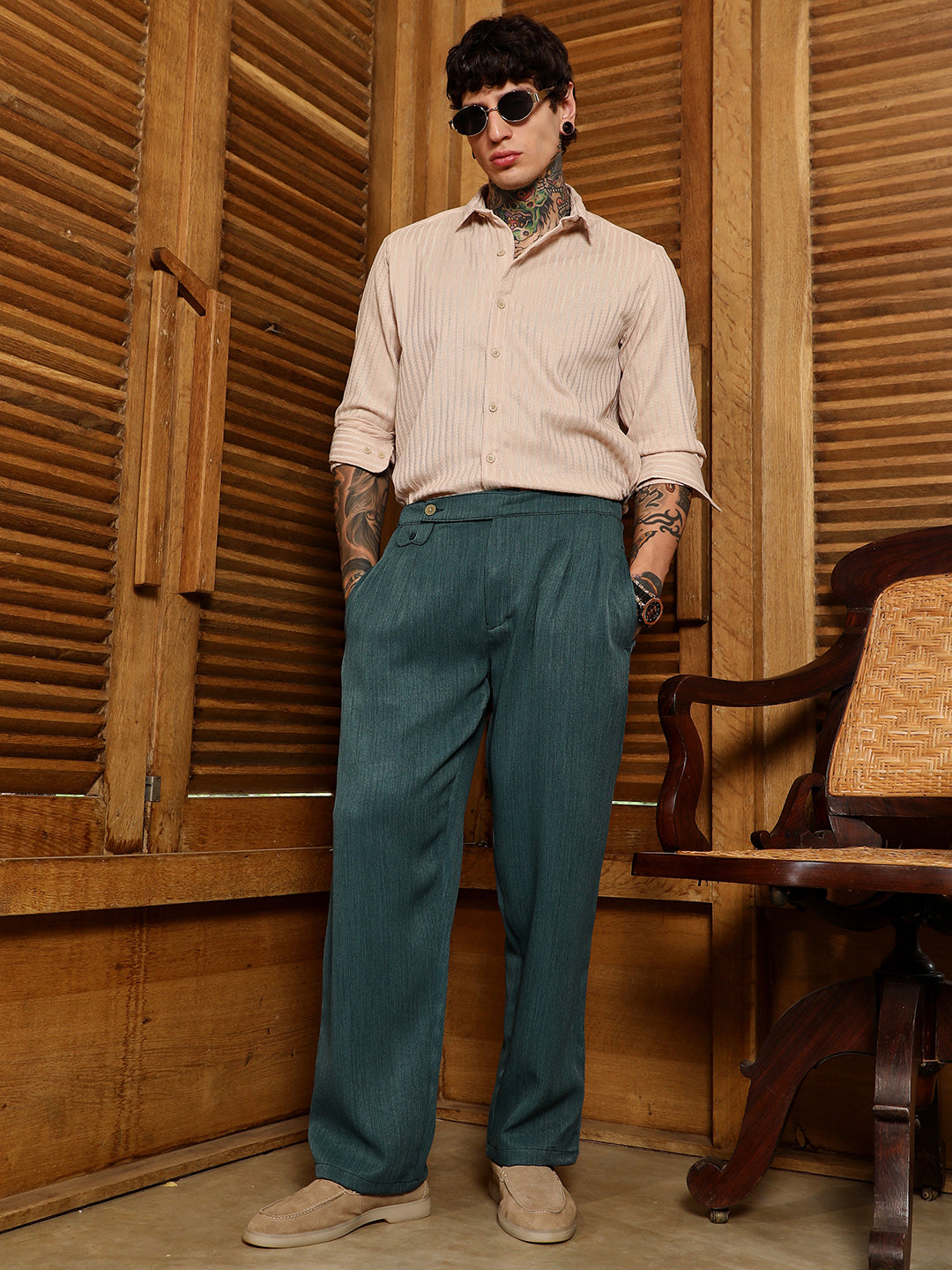 Pleated Extended-Button Trousers