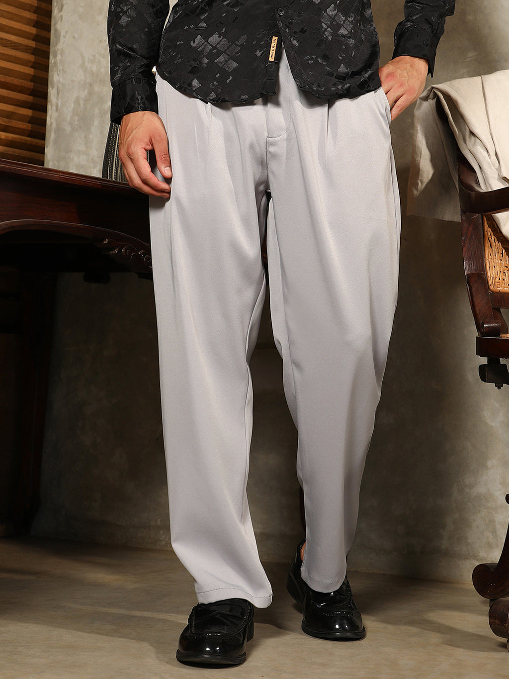 Lightweight - Straight Pleated Trousers