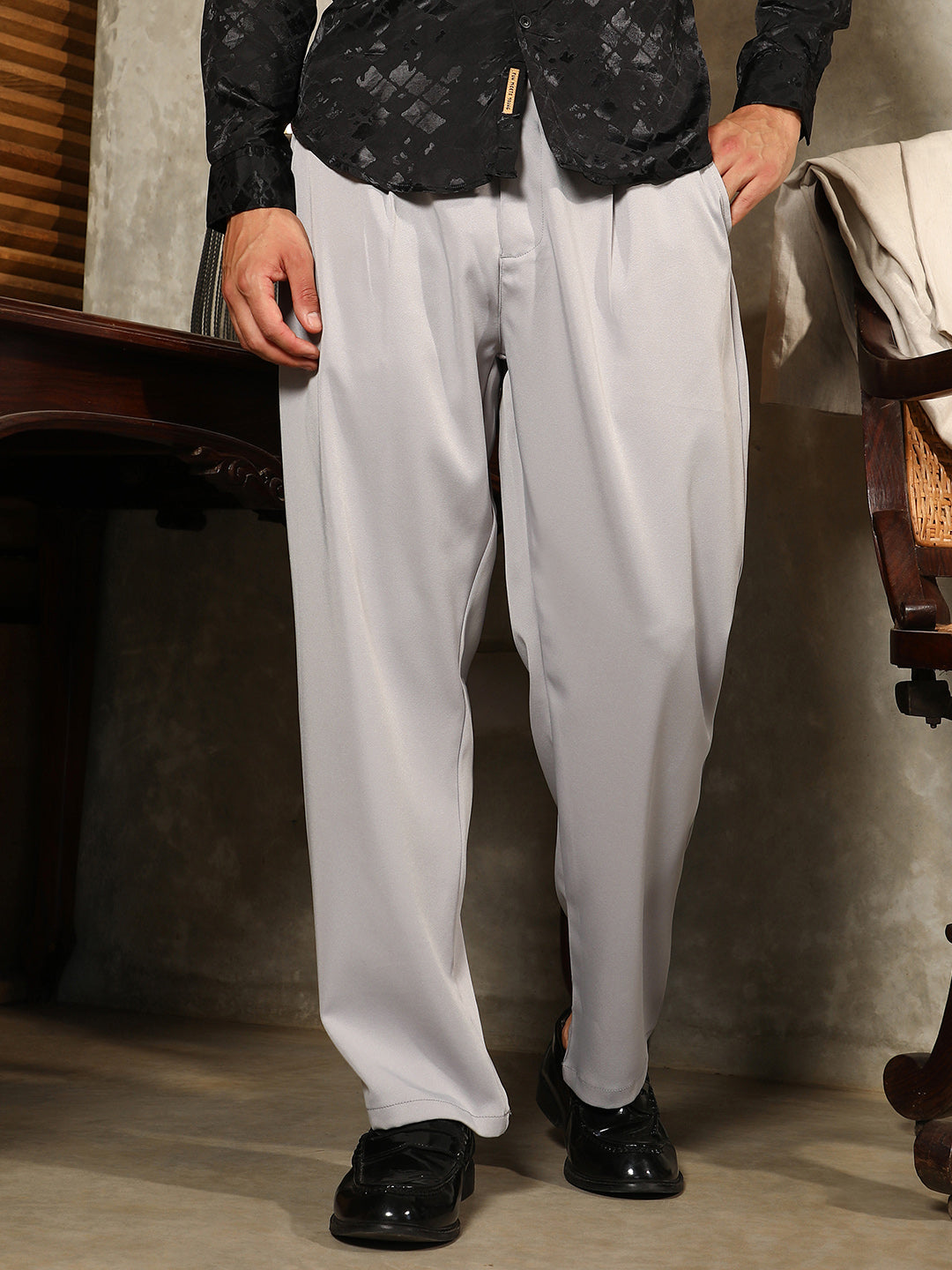 Lightweight - Straight Pleated Trousers