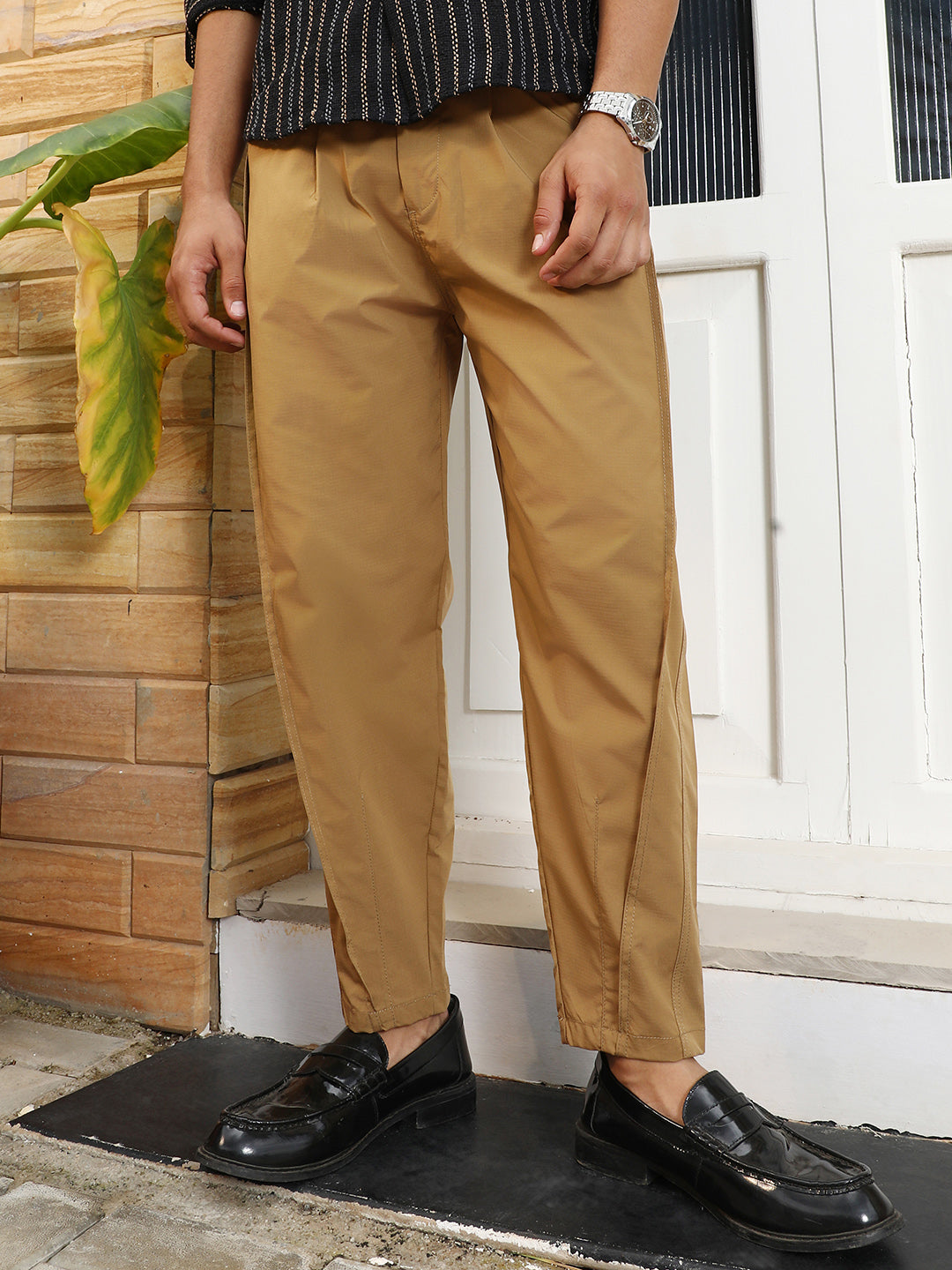 Pleated-Tapered Trousers