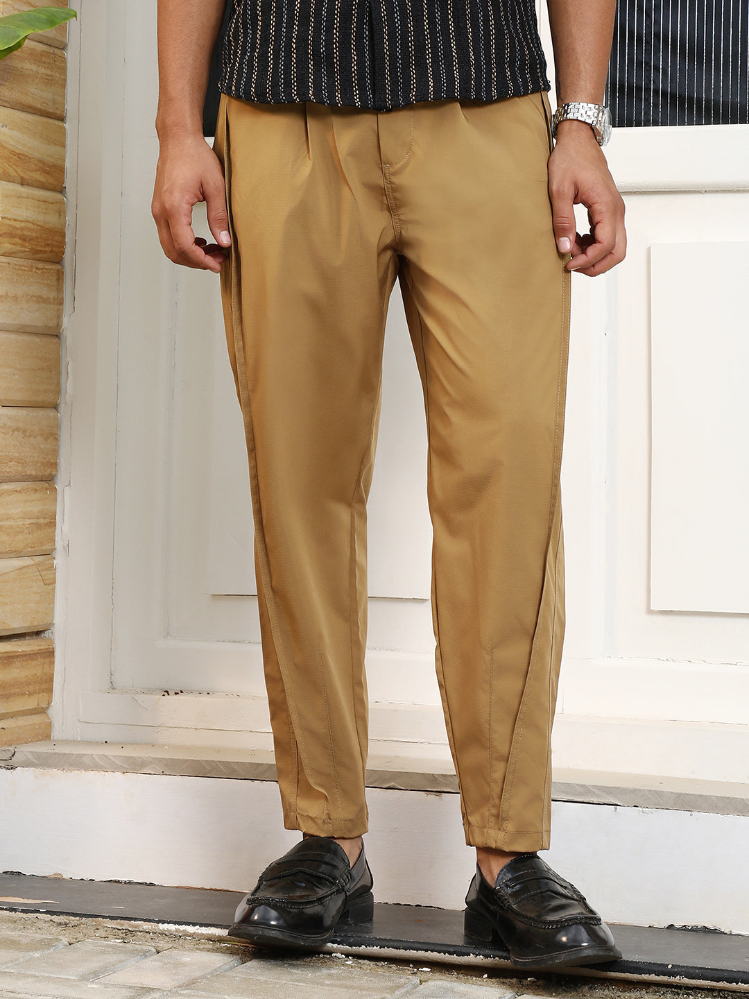 Pleated-Tapered Trousers