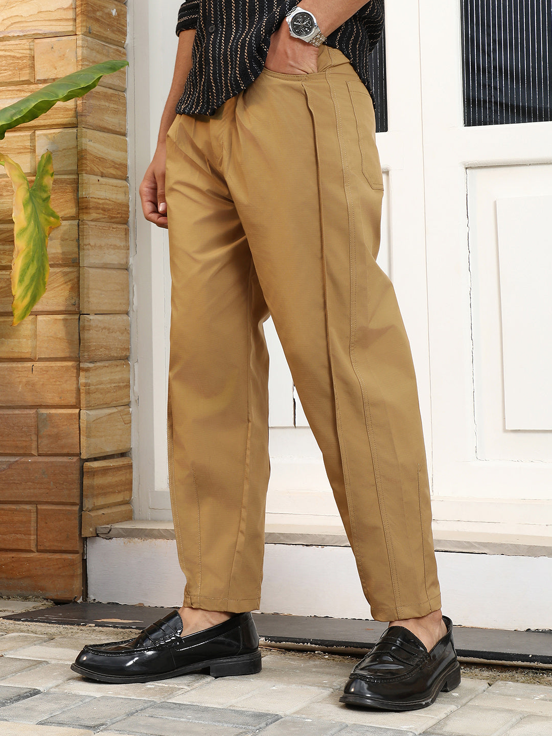 Pleated-Tapered Trousers