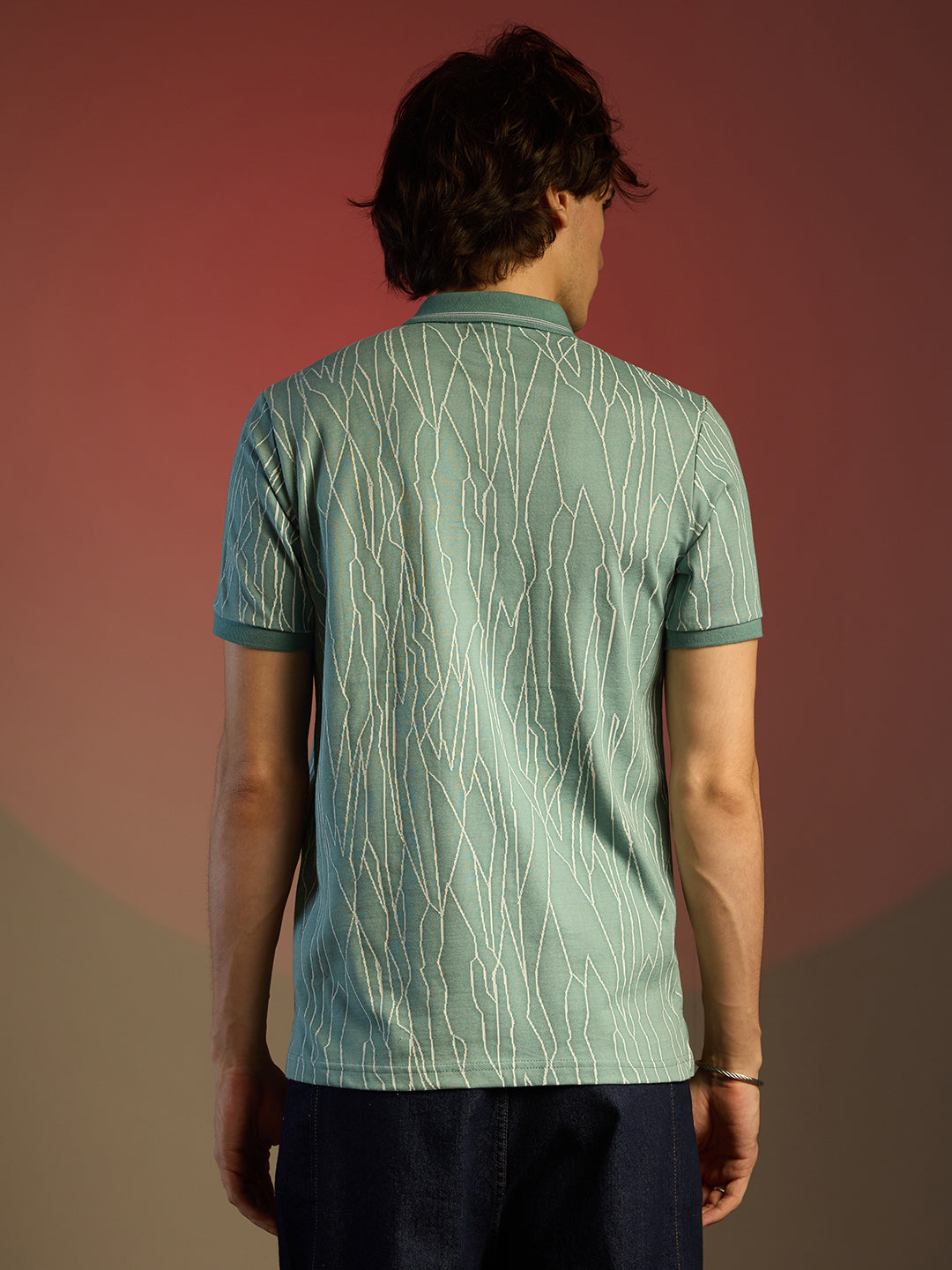 Crevice-Lined T-Shirt