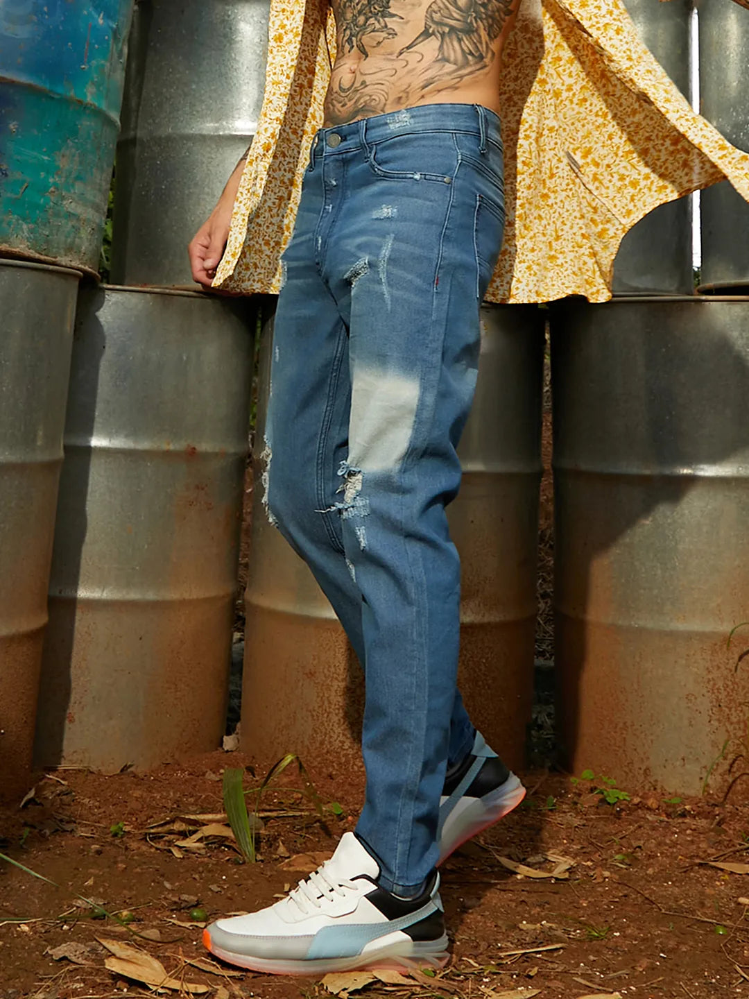 ₹999 Campus Sutra Men's Light Blue Ripped Knee Denim Jeans