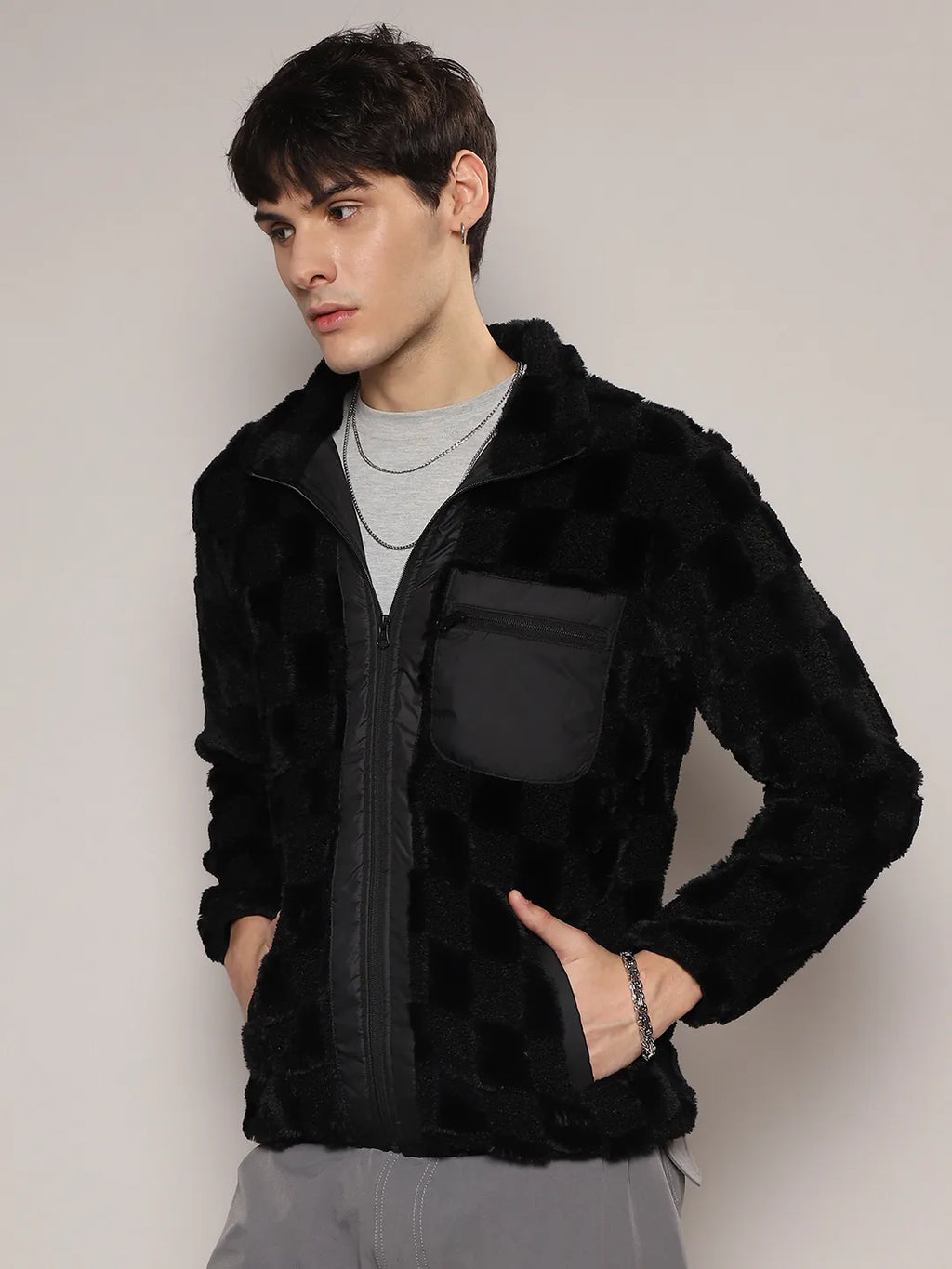 ₹2,399 | Campus Sutra Men's Carbon Black Fleece Buffalo