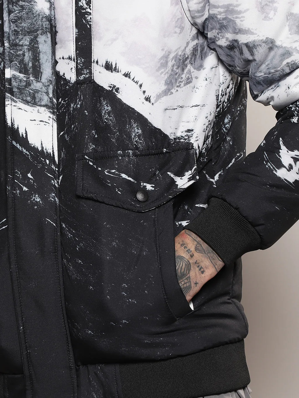 Men Charcoal Black and Light Grey Snowcaps Zip-Front Puffer Jacket