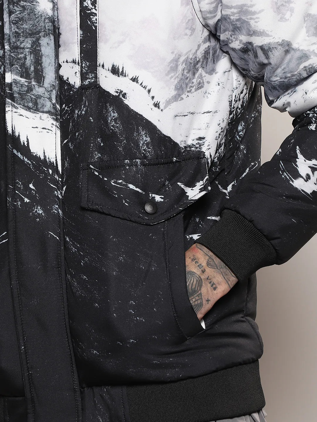 Men Charcoal Black and Light Grey Snowcaps Zip-Front Puffer Jacket