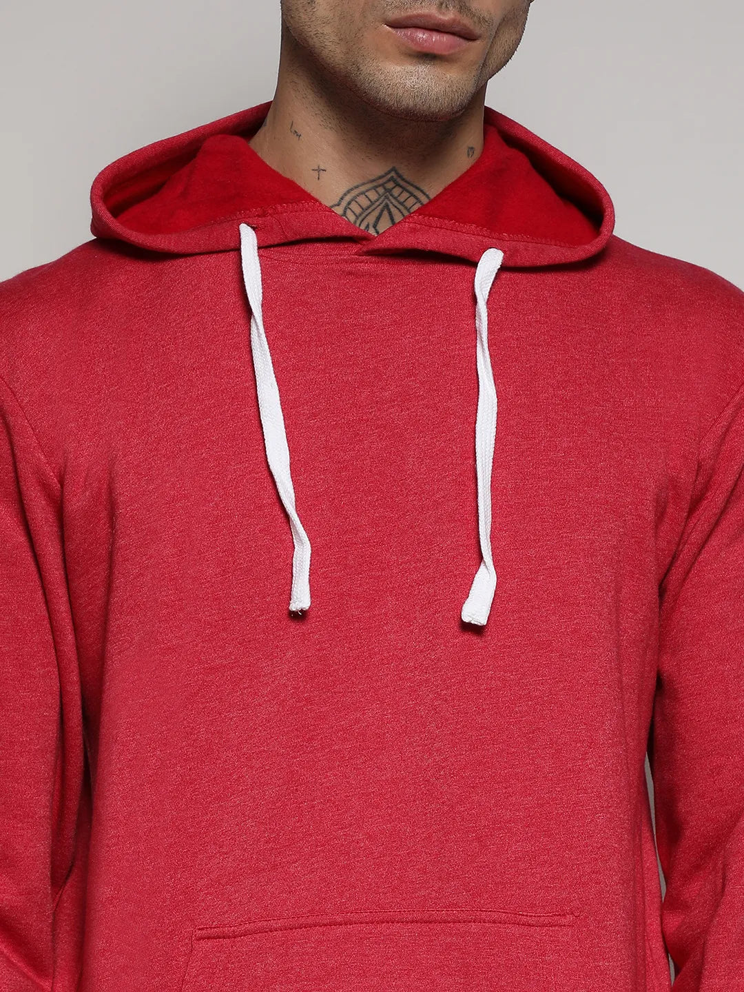 Campus Sutra Men s Red Pullover Hoodie With Contrast Drawstring Campussutra
