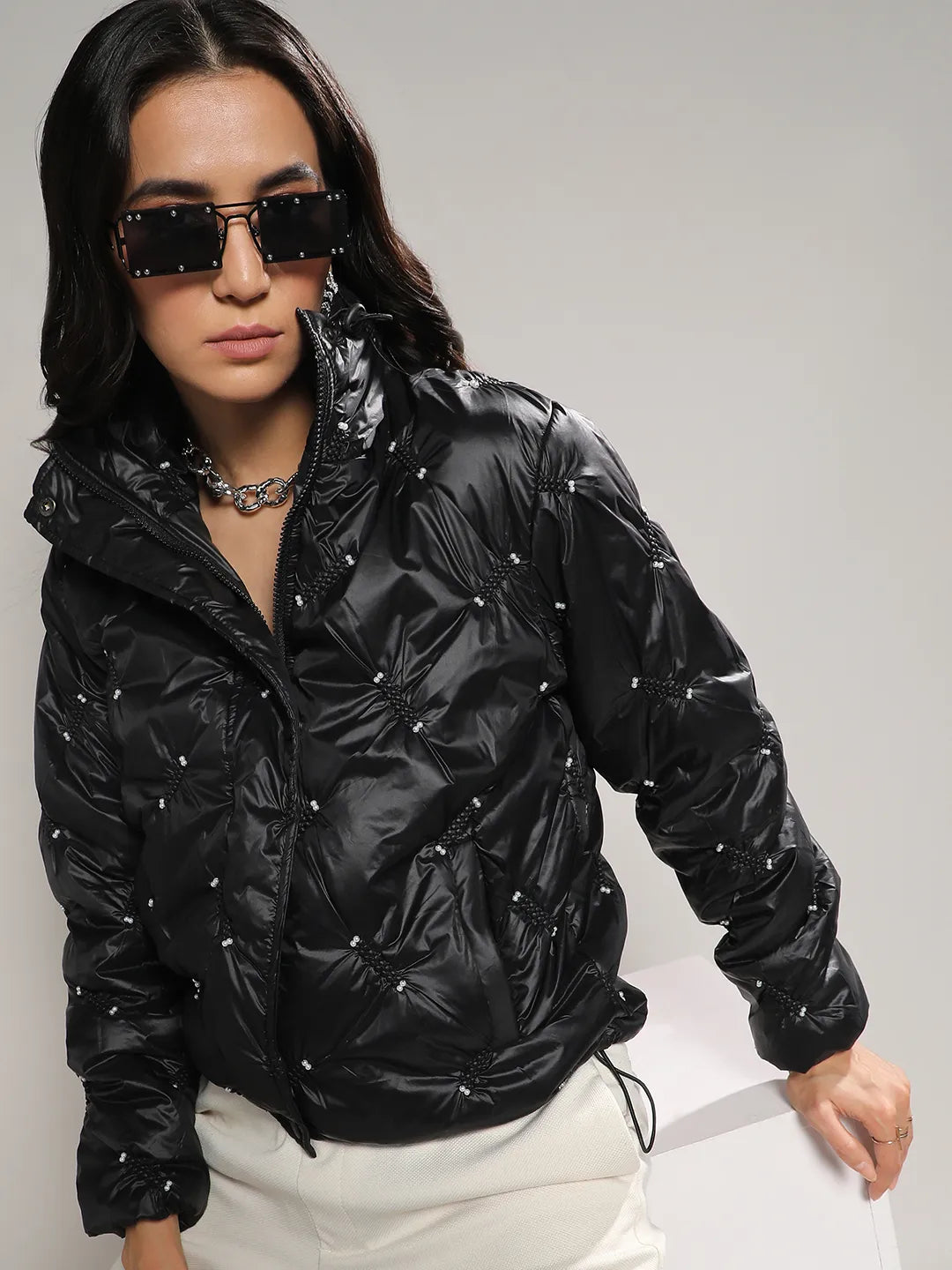 Campus Sutra Women s Carbon Black Diamond Quilt Puffler Jacket Campussutra